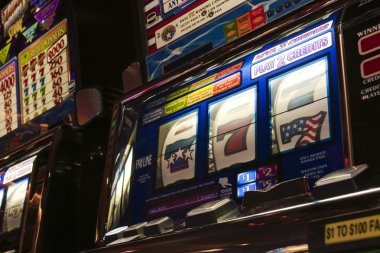 Three Card Poker hand rankings and payout table displayed on indomegatoto platform